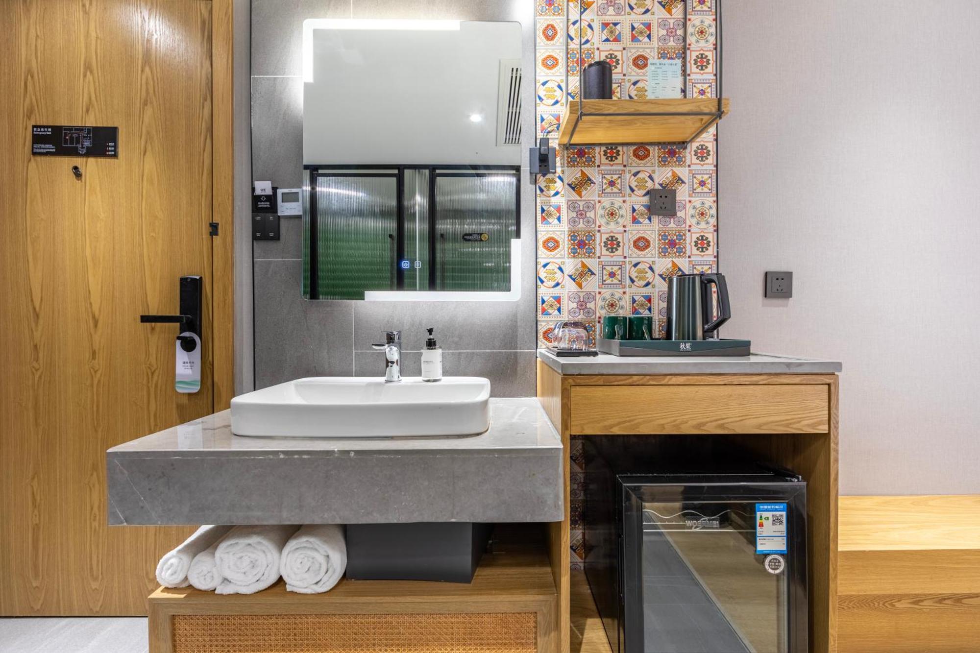 True Go Hotel - Shanghai Jing'An Temple Nanjing West Road מראה חיצוני תמונה
