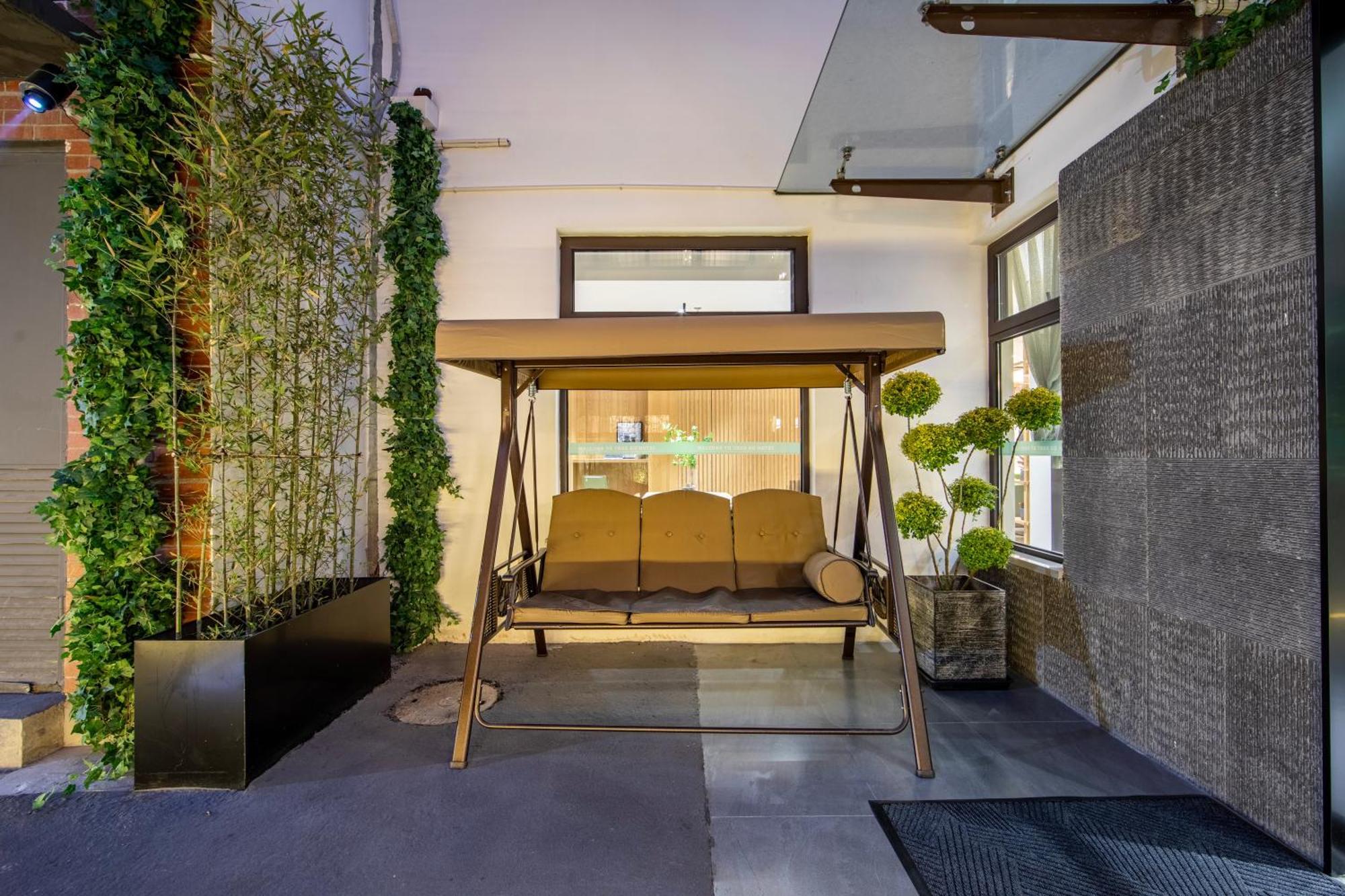 True Go Hotel - Shanghai Jing'An Temple Nanjing West Road מראה חיצוני תמונה