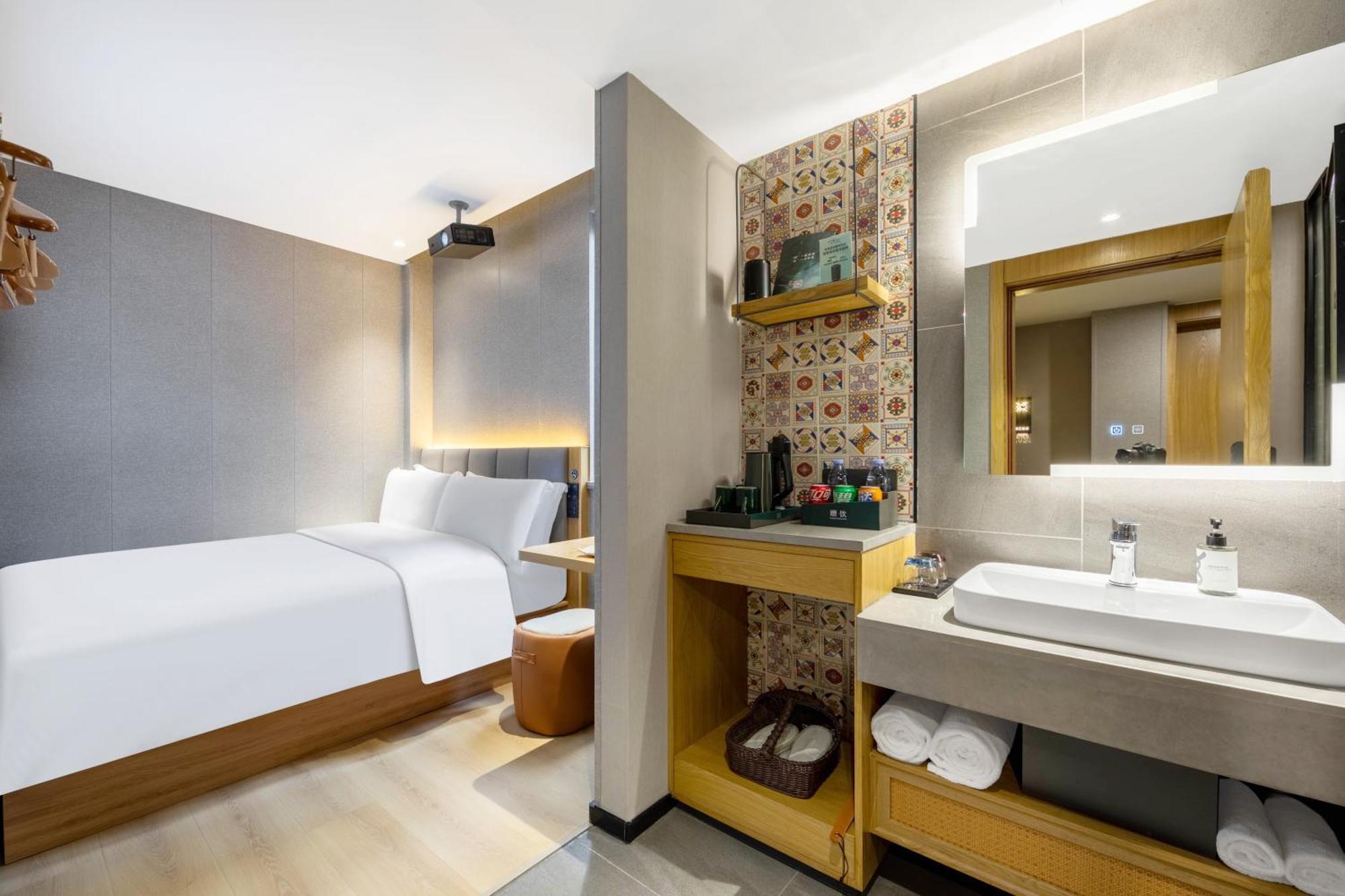 True Go Hotel - Shanghai Jing'An Temple Nanjing West Road מראה חיצוני תמונה